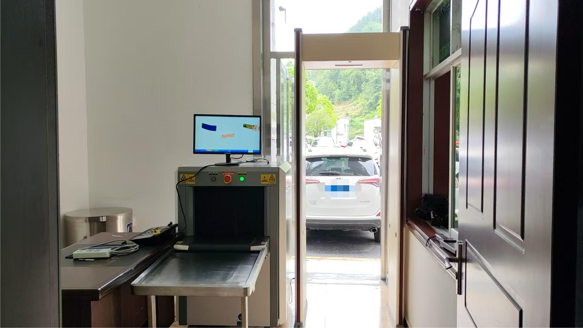 Pinapayagan ng korte ng people ng Huishui County ang mga kagamitan sa screening ng intelihenteng seguridad upang makabuo ng isang malakas na linya ng seguridad ng hudisyal