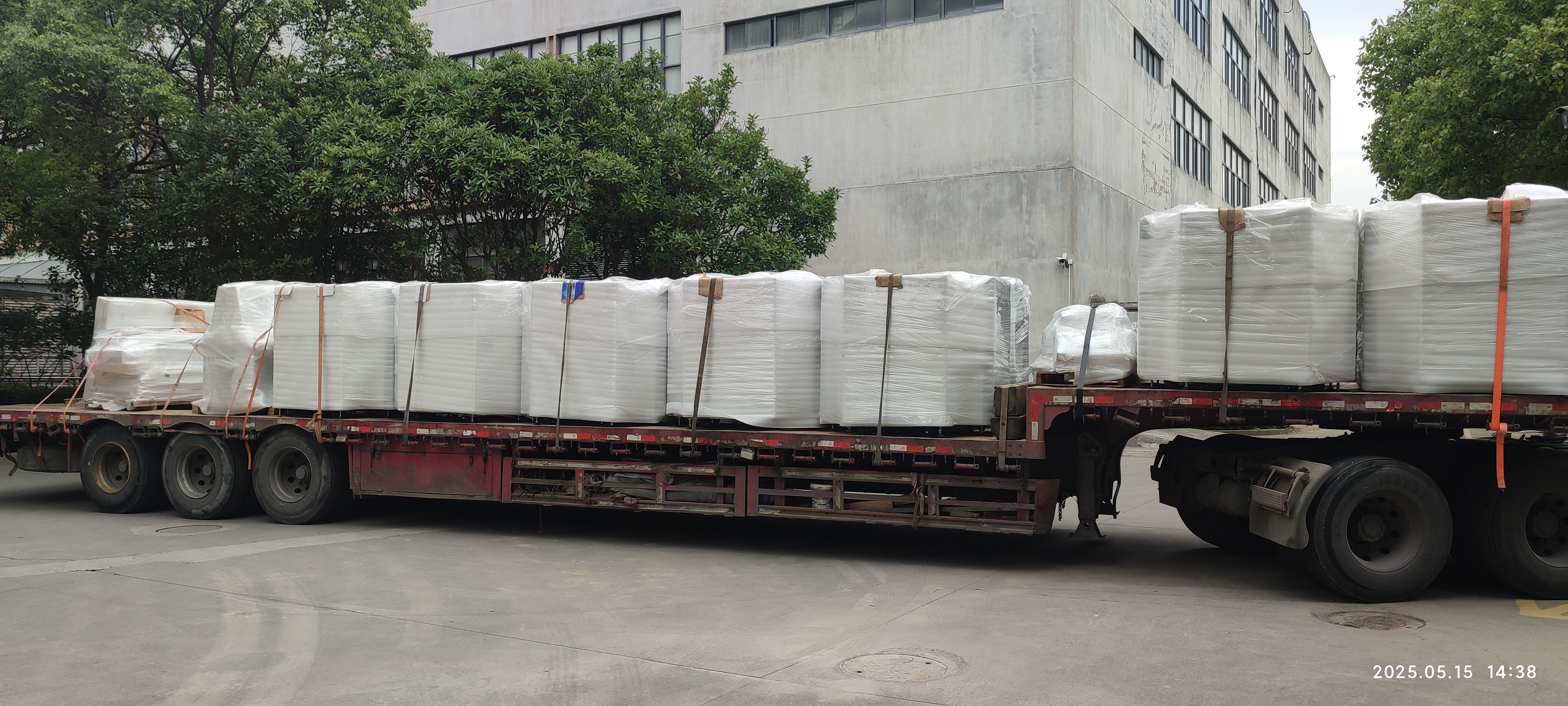 Ang isang malaking bilang ng mga security screening machine ay ipinadala muli